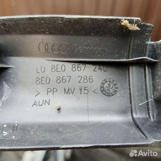 8E0867240 накладка средней стойки правой Ауди А4
