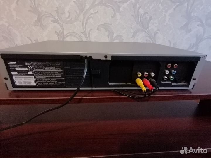Видеомагнитофон с DVD Samsung SV-dvd240p