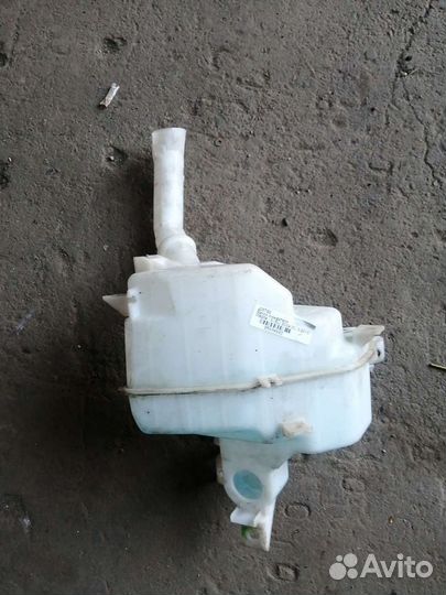 Бочок омывателя мазда 3