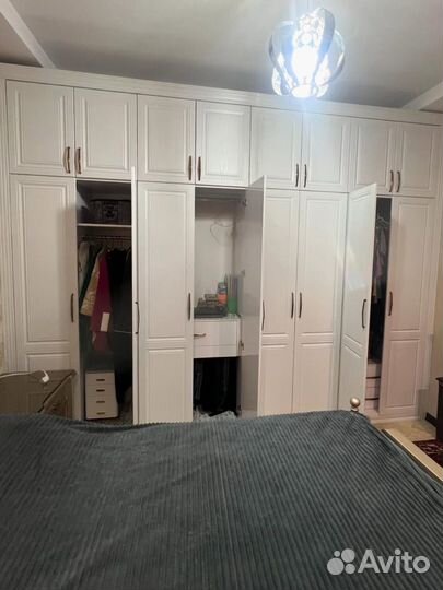 Большой распашной шкаф