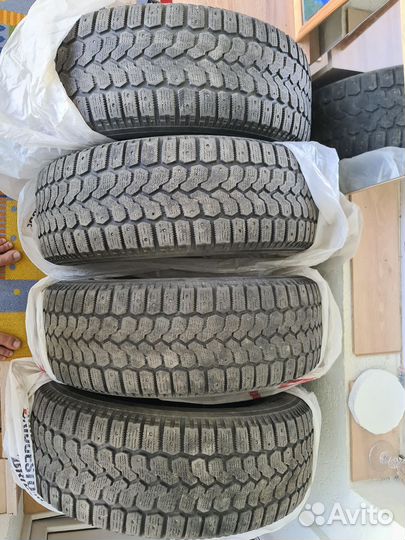 Yokohama Ice Guard F700Z 215/65 R16