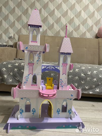 Большой кукольный домик