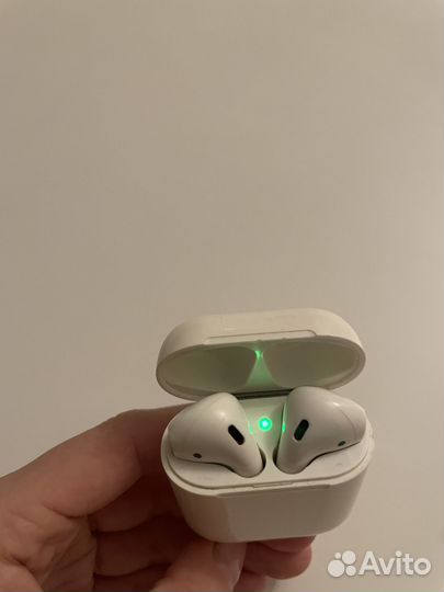 Беспроводные наушники airpods