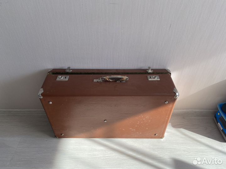 Винтажный чемодан
