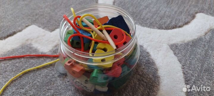 Развивающие игрушки бусы на шнуровке