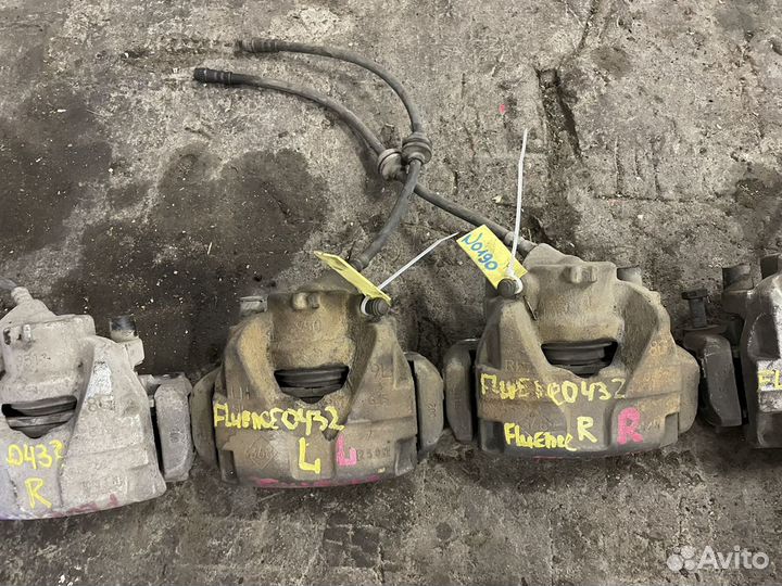 Суппорт передний правый/левый Renault Fluence 2010