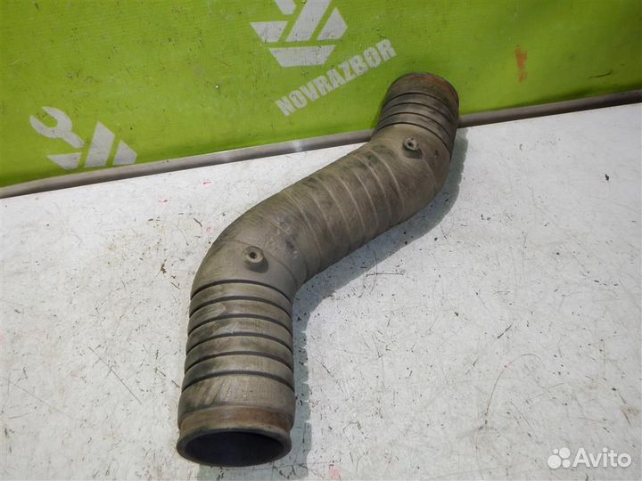 Патрубок воздушного фильтра Фольксваген Пассат Б3