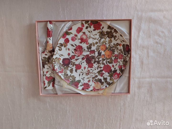 Тарелка красивая, ставится