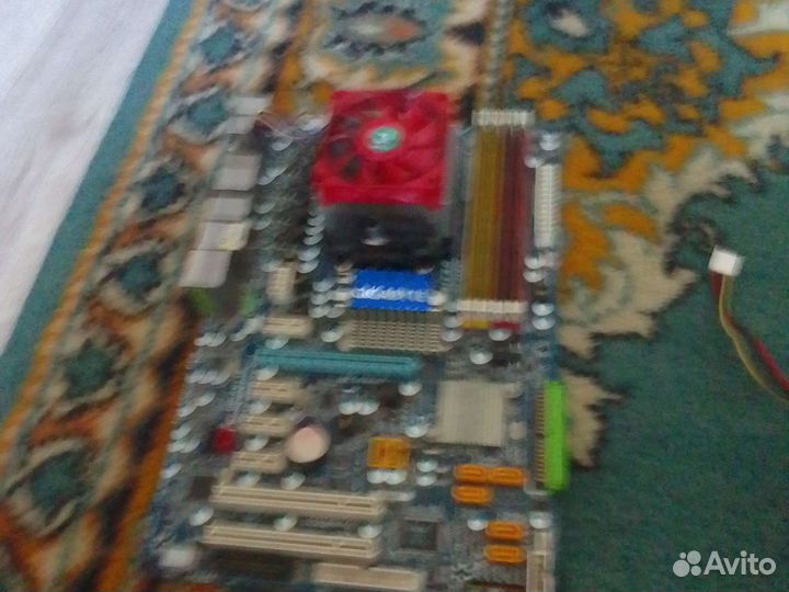 Материнская плата с процессором и памятью