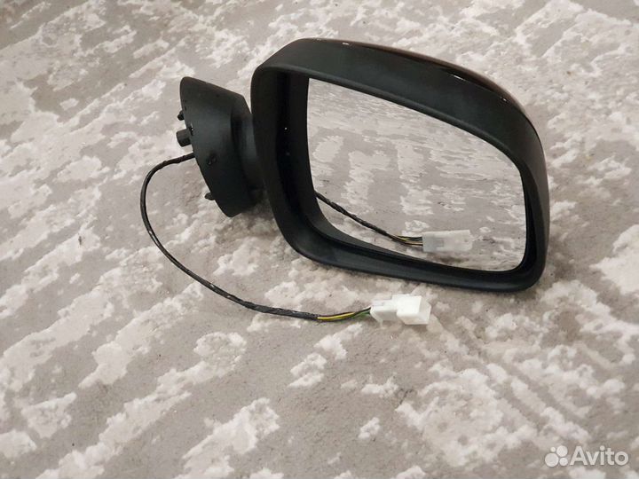 Зеркала на LADA largus