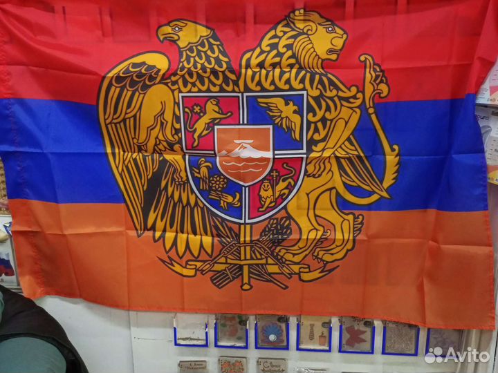 Армянский флаг с гербом