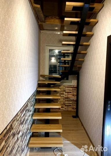 Лестница с забежными ступенями в коттедж