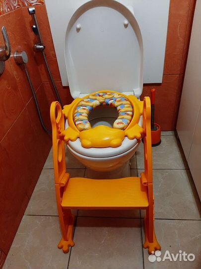 Детское сиденье для унитаза со ступенькой