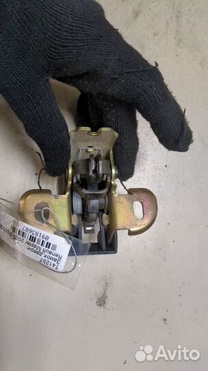 Замок двери правый задний Renault Master