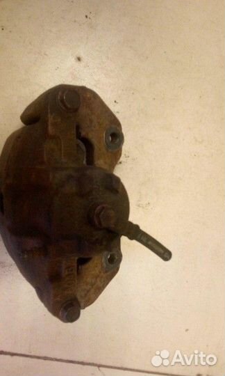 Суппорт передний левый