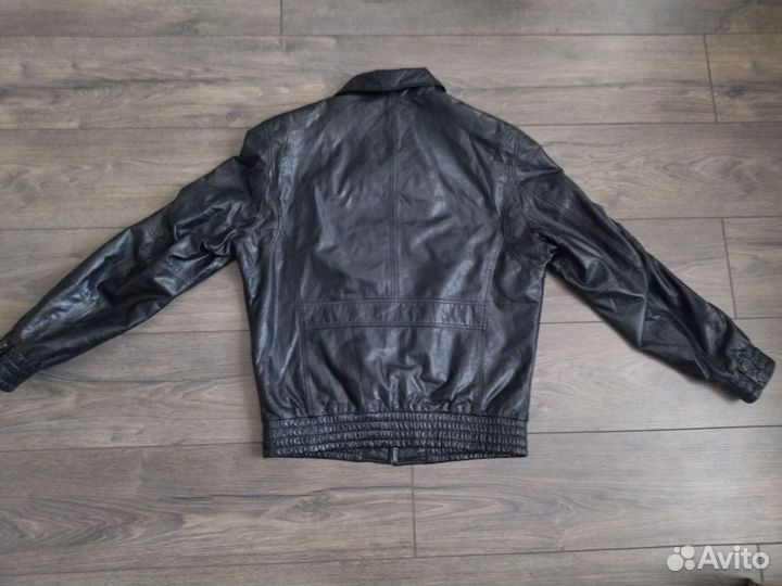 Новая. Кожаная куртка-пилот (бомбер) р48-50