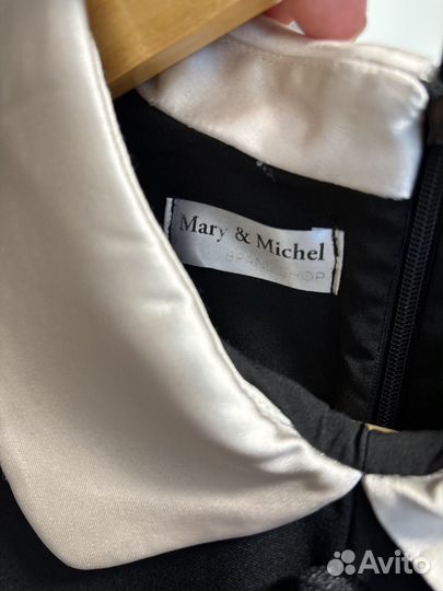 Платье с белым воротником 44