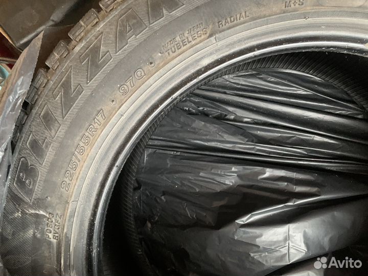 Bridgestone Blizzak Revo GZ 225/55 R17