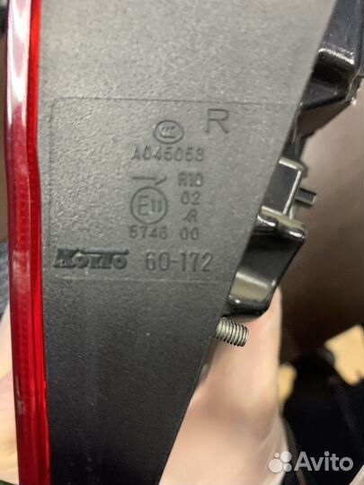 Фонарь внутренний правый Toyota LC 200 60-172