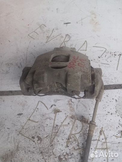 Суппорт передний левый Toyota Yaris 2008