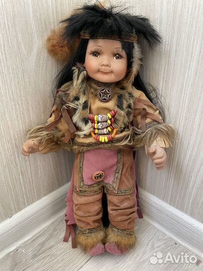 Фарфоровая кукла