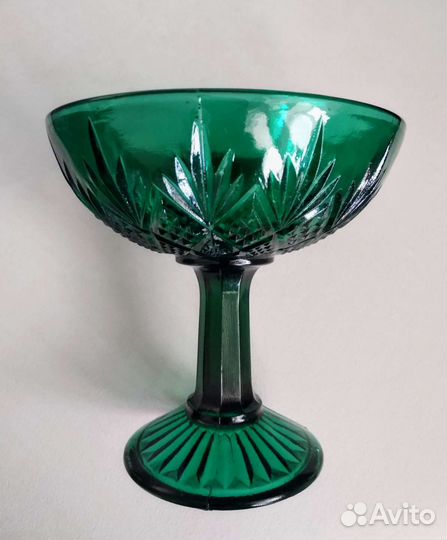 Ваза. Вазочка на ножке. Цветное стекло.Воровского