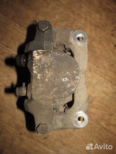 Суппорт задний правый (Hyundai Equus)