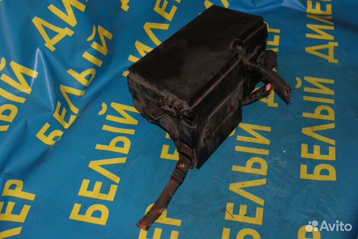 Черный блок предохранителей Ford Focus 2