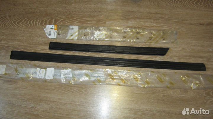 Накладка правой двери нижняя Volkswagen Passat b6