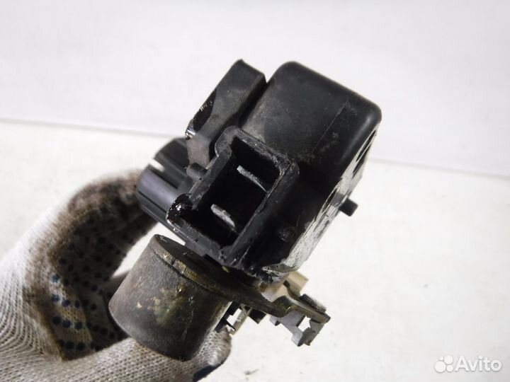 Кнопка открывания багажника Renault Laguna