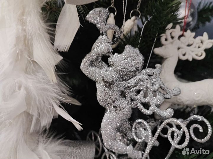 Новогодние игрушки цветы