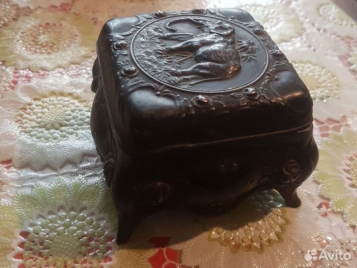 Старинная шкатулка литьё