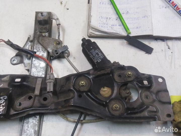 Стеклоподьемник задний правый Toyota Carina E