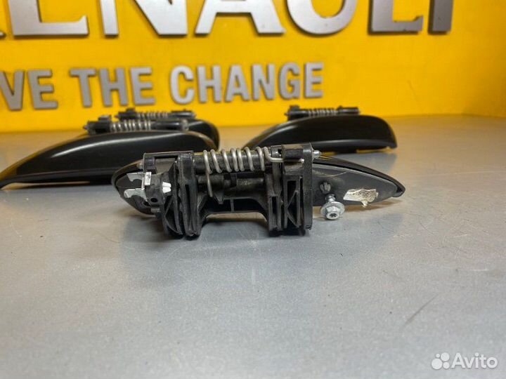 Ручка двери внешняя левая Renault Sandero Stepway