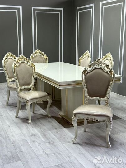 Стол и стулья для кухни. В наличии