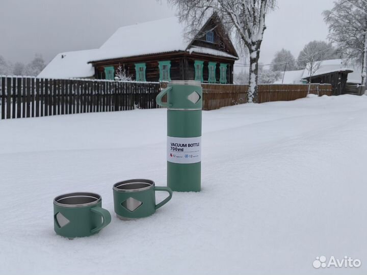 Термос с кружками