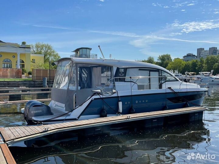 Моторная яхта Sealine C335 V