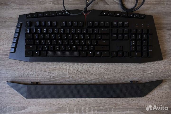 Игровая клавиатура Lenovo