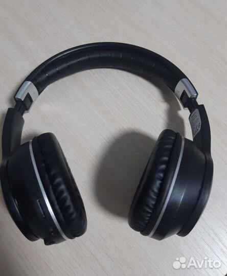 Компьтерные наушники, колонки,микрафон,И так далее