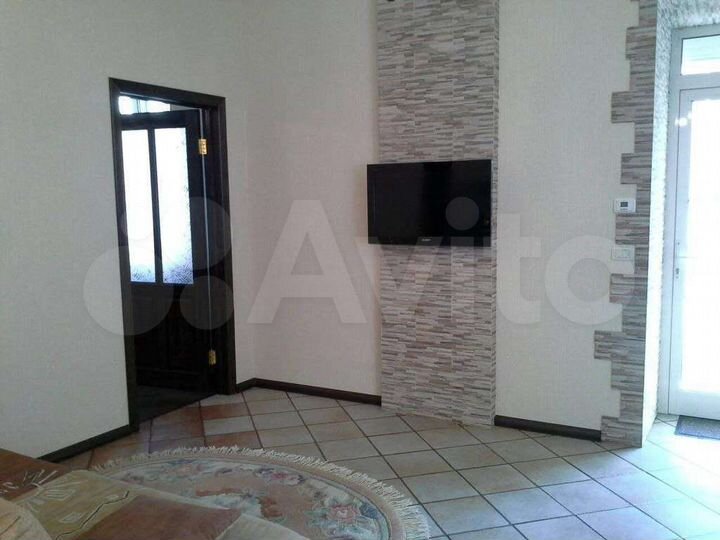 2-к. квартира, 50 м², 1/6 эт.