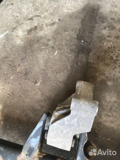 Подушка двигателя передняя Opel Astra H Z19DT 2007