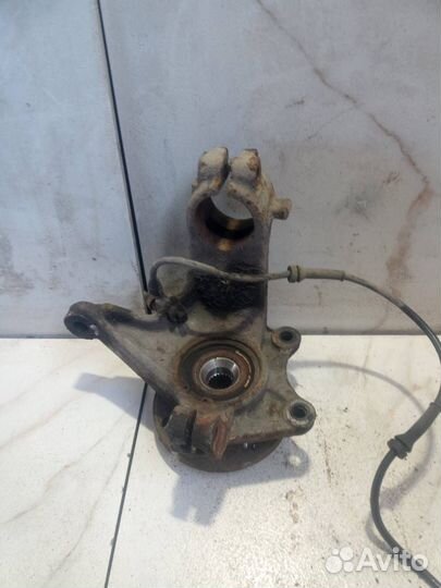 Кулак передний левый Peugeot 206 2000 364652