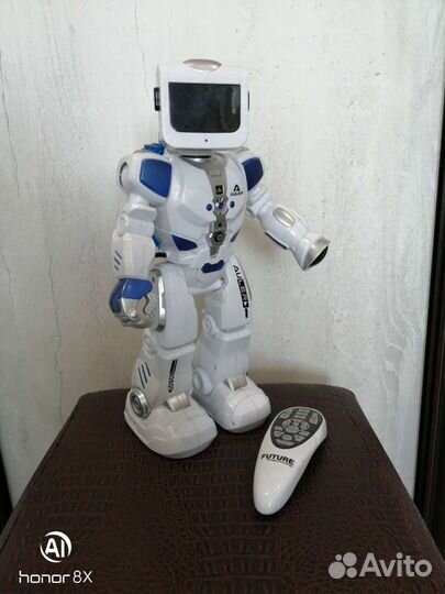 Игрушка робот