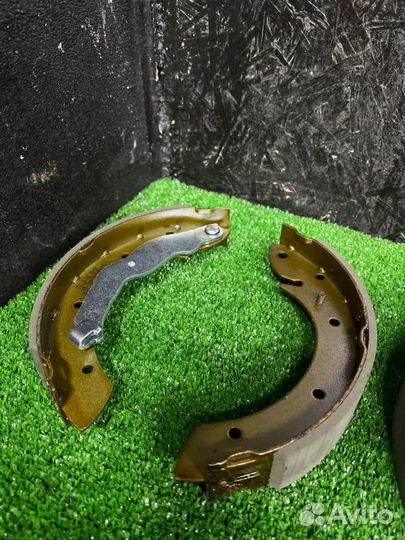 Тормозные колодки барабанные заднее Bmw 3-Series