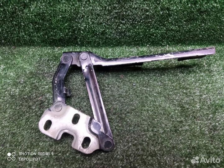 Петля капота правая Opel Astra J (2010-2016)