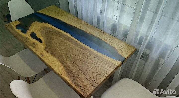 Стол из слэба карагача и эпоксидной смолы