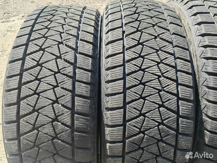 Bridgestone Blizzak DM-V2 215/60 R17 96S