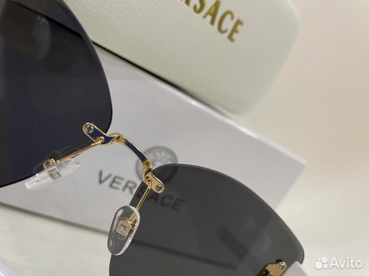 Солнцезащитные очки Versace