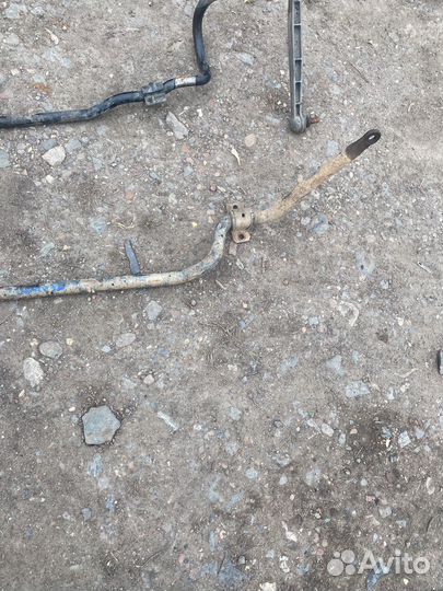 Стабилизатор передний Mitsubishi Delica