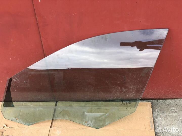 Переднее левое стекло BMW 5 F10